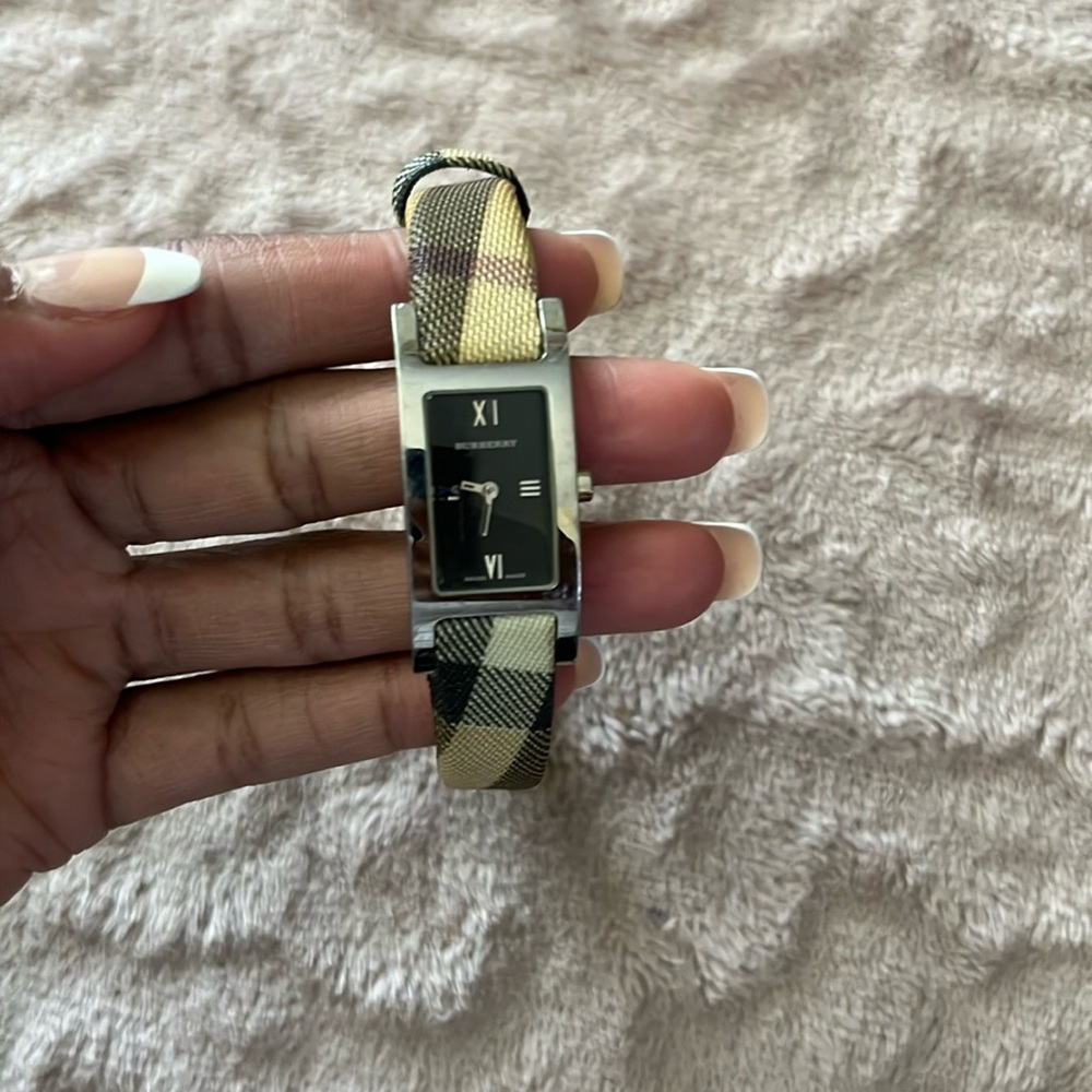 ✨PRICE DROP✨Burberry Nova watch
